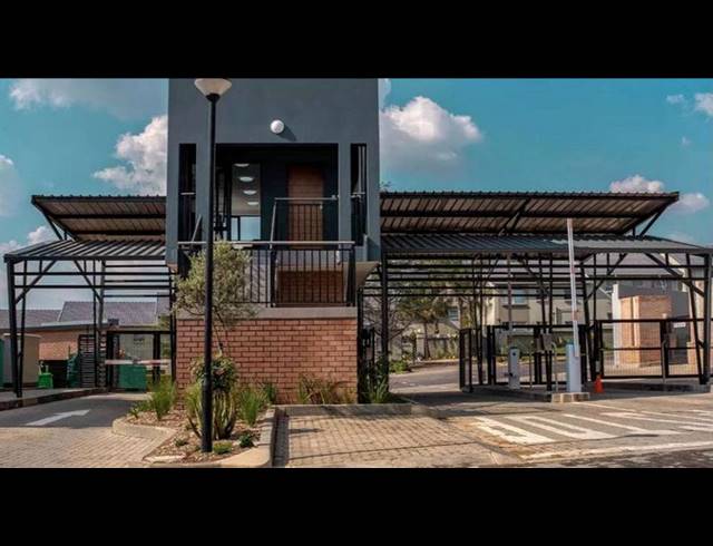 2 BEDROOM TOWNHOUSE FOR SALE IN VORNA VALLEY